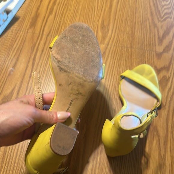 INC yellow open toed heeled sandal size 9 - Picture 4 of 4